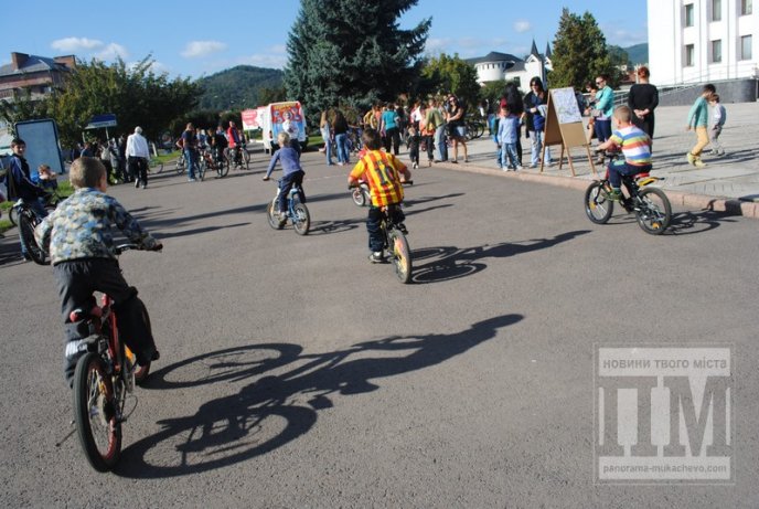 Велолюбителі Мукачева "прокатались" історичними місцями міста (ФОТО) – 02