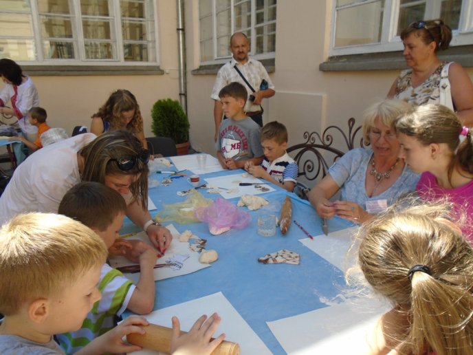 В Ужгородському замку діти виготовляли іграшки – 04 В Ужгородському замку діти виготовляли іграшки – 04