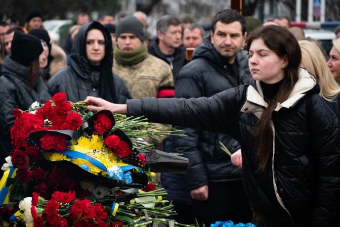 Діти втратили батька: поховали приватного підприємця, який загинув на війні – 04