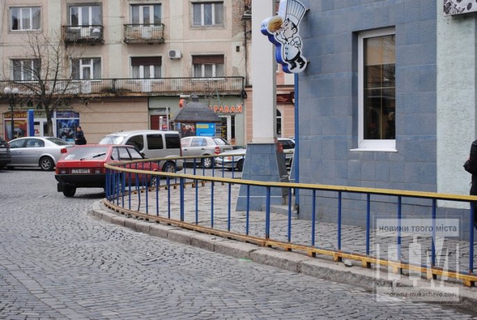 Вулиці Мукачева прибирають від рекламних носіїв (ФОТО) – 06