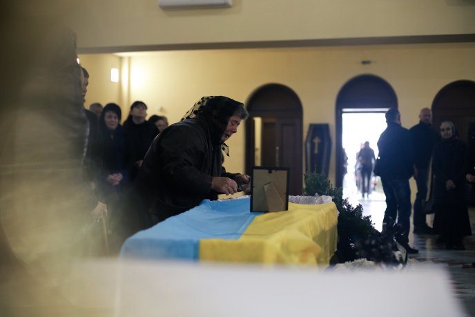 У Мукачеві попрощались із загиблим захисником — у нього залишились вагітна дружина та батьки – 04