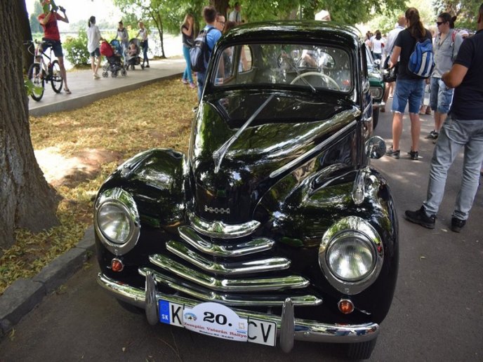 80 ретроавтомобілів і мотоциклів їздили вулицями Ужгорода – 05 80 ретроавтомобілів і мотоциклів їздили вулицями Ужгорода – 05