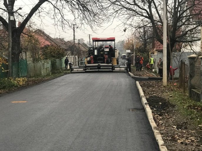 У мікрорайоні Підгоряно в Мукачеві асфальтують одну з вулиць – 07