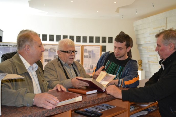 Делегація керівного складу "Закарпаття-Щит" та "Клубу 128 дивізії" відвідала воєнно-історичний музей у місті Свидник (ФОТО) – 03