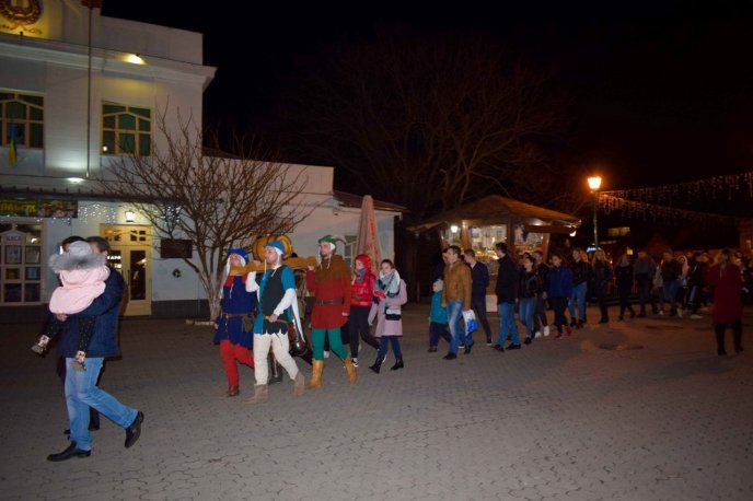 Молоде вино, лицарські бої та вогняне шоу: в Ужгороді стартував фестиваль "Закарпатське божоле" – 01