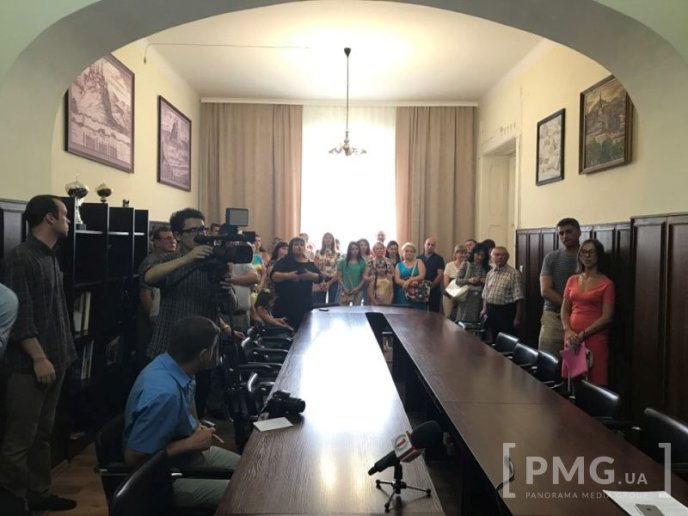 Обурені громадяни прийшли до мера Мукачева на бесіду – 03