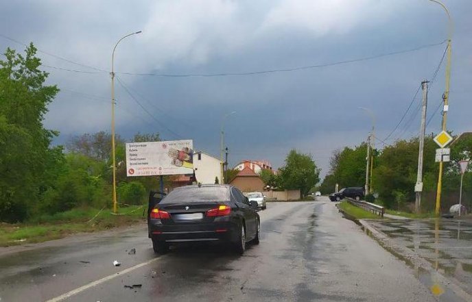 В Ужгороді неподалік "Епіцентру" зіткнулись дві іномарки – 02