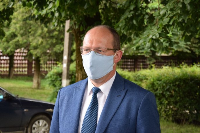 Команда “Слуги народу” передала апарат ШВЛ у Свалявську районну центральну лікарню – 05