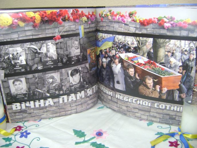 У Мукачеві експонується виставка книги, яка присвячена Революції Гідності – 04