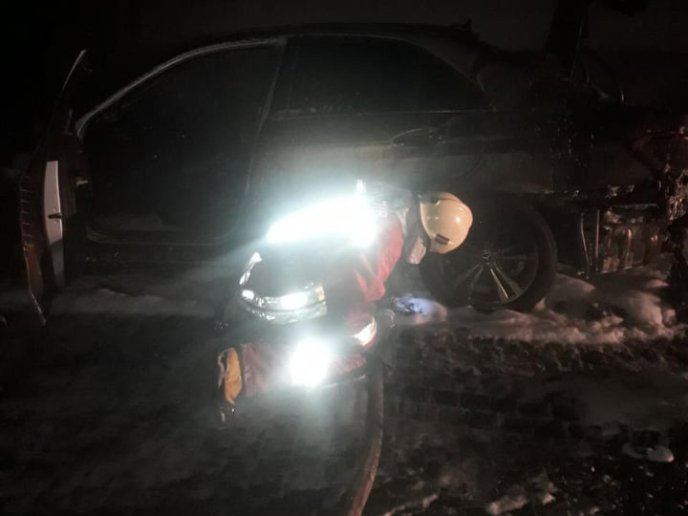 Цієї ночі в області горіли дві машини – 03