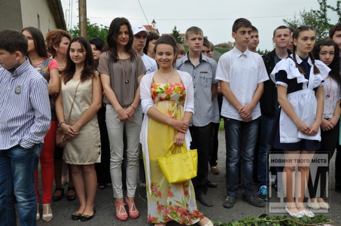 Свято "Останнього дзвоника" зібрало у Мукачівській ЗОШ №7 багато гостей (ФОТОРЕПОРТАЖ) – 16