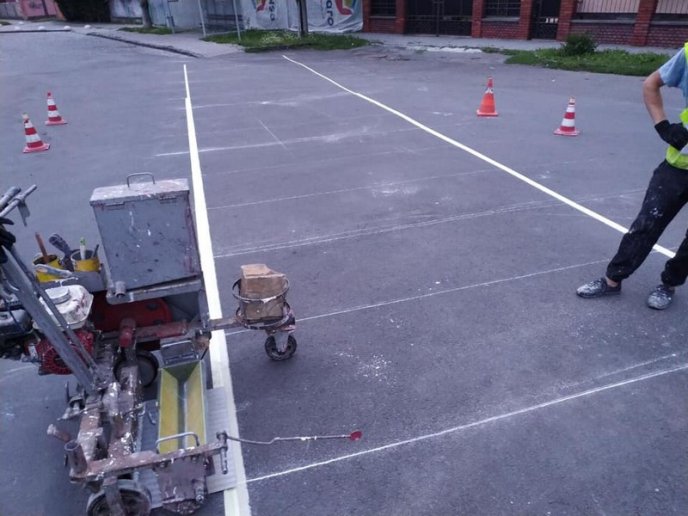 Що роблять комунальники Мукачева вночі: оприлюднено фото – 03