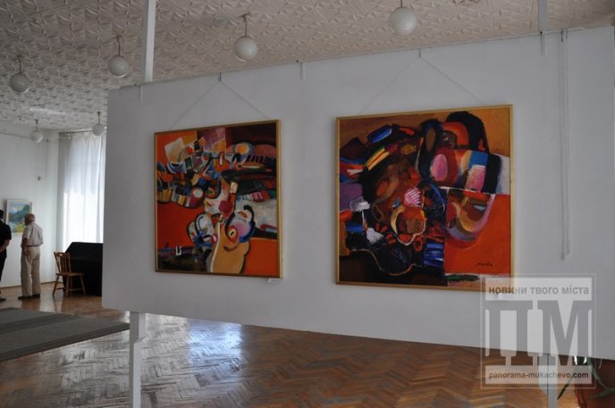У Мукачеві відкрилась виставка картин до Дня Незалежності України (ФОТОРЕПОРТАЖ) – 01