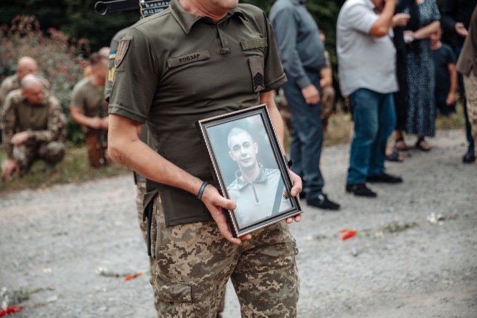 Повернувся на щиті: Закарпаття попрощалося з Героєм – 02