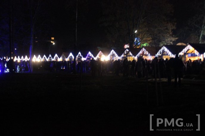 Другий день фестивалю "Червене вино – 2016" супроводжувався виступами закарпатських співаків – 07