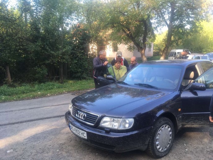 Рятувальники всю ніч шукали загублену у лісі жінку – 01