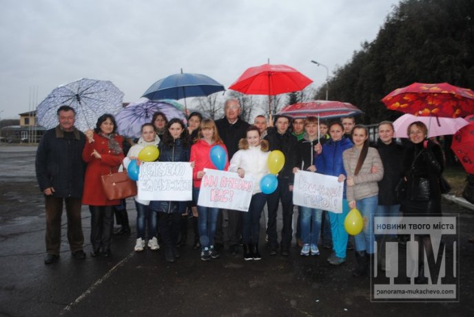 У Мукачеві урочисто зустріли бійців Героїчної 128-ої бригади (ФОТОРЕПОРТАЖ) – 08