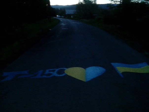 У Бобовищі активісти пофарбували вказівник у кольори національних барв (ФОТО) – 04