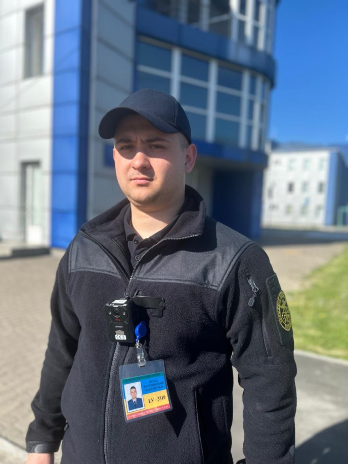 Тепер на формі цих працівників цілий день буде бодікамера: запроваджено нововведення – 01 Відеофіксація триватиме безперервно протягом усіх митних процедур