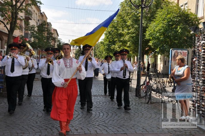 День Незалежності України у Мукачеві відзначили масштабним парадом вишиванок (ФОТОРЕПОРТАЖ) – 33