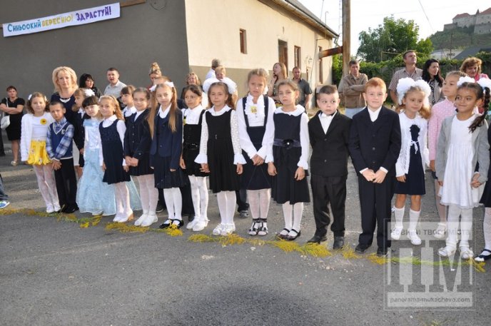 У Мукачівській ЗОШ №7 відбулось урочисте свято Першого дзвоника (ФОТОРЕПОРТАЖ) – 06