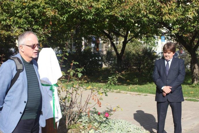 У Виноградові відкрили міні-скульптуру «Тут був Барток» – 03