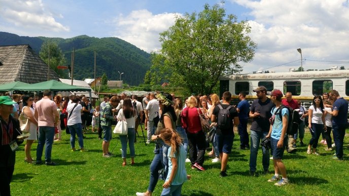 На фестивалі в Колочаві Москаль пригощав туристів ріплянкою власного виробництва – 01