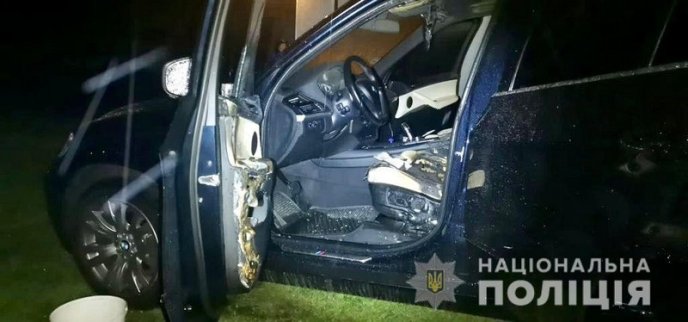 Вночі закарпатець підпалив BMW X5 – 01