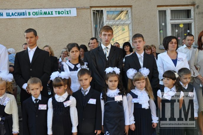 У Мукачівській ЗОШ №7 відбулось урочисте свято Першого дзвоника (ФОТОРЕПОРТАЖ) – 16