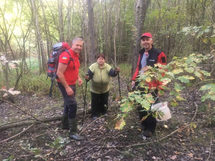 Рятувальники всю ніч шукали загублену у лісі жінку – 05
