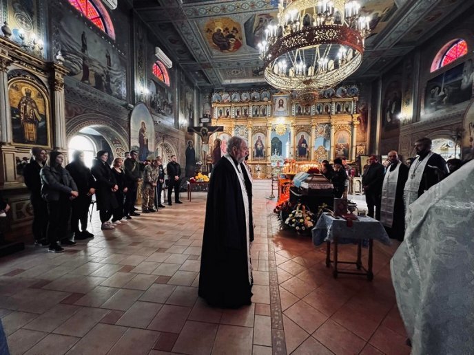 У Мукачеві провели в останню путь 24-річного військового – 01