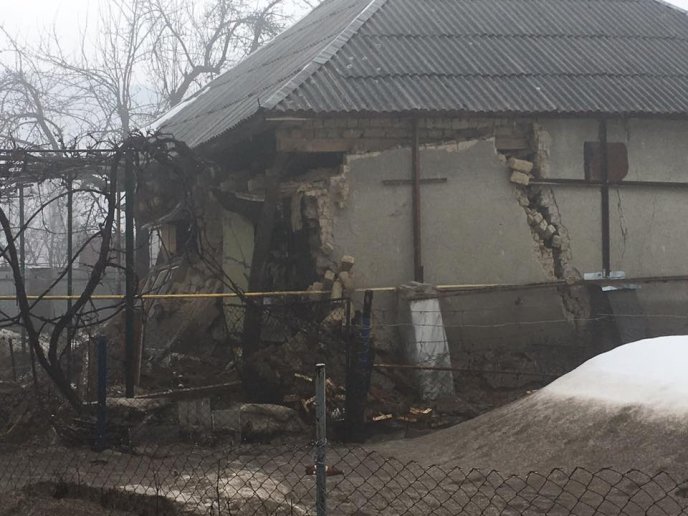 У селі Бронька, що на Іршавщині, вода зруйнувала будинки та засипала брилами городи – 01