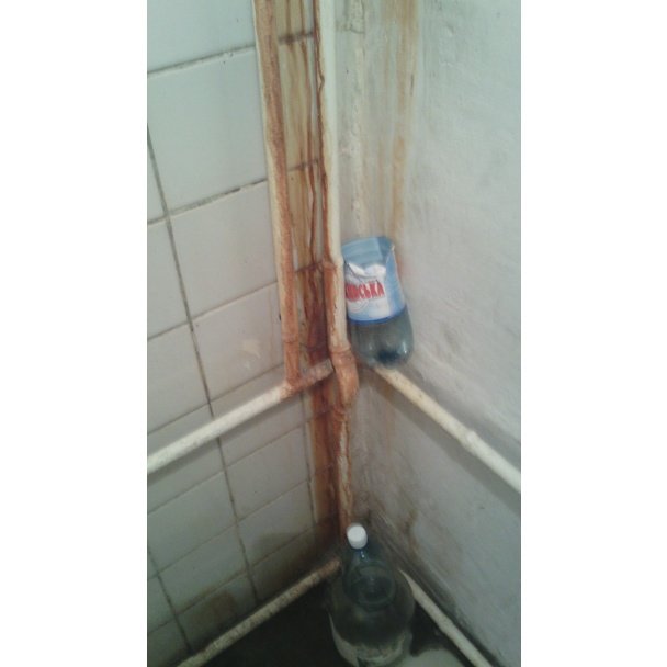 Холодна палата, стіни вкриті грибком, жахливий сморід, – жінка поскаржилась на умови в одній із лікарень області (ФОТО) – 02