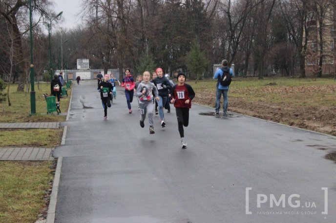 У мукачівському Парку Перемоги відбувся "Забіг закоханих" – 01