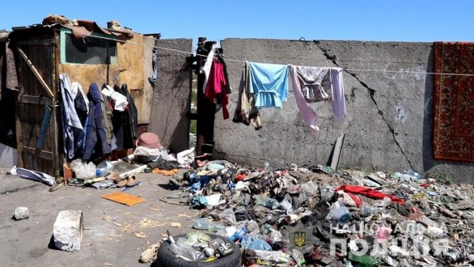 У Херсоні на сміттєзвалищі жили кілька десятків ромів із Мукачева – 09