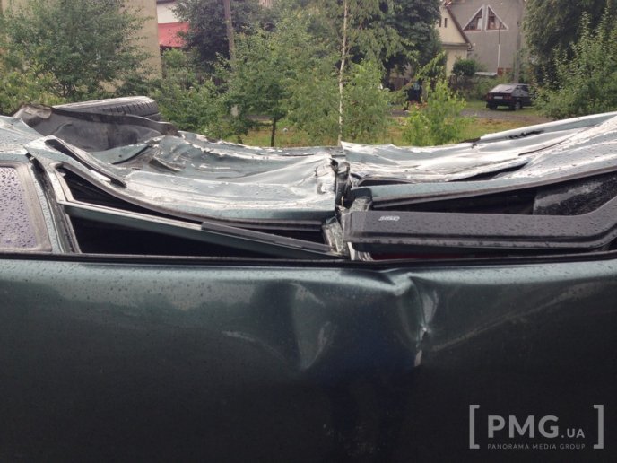 На вулиці Червоноармійській в потрійному  ДТП дивом вціліли люди – 06