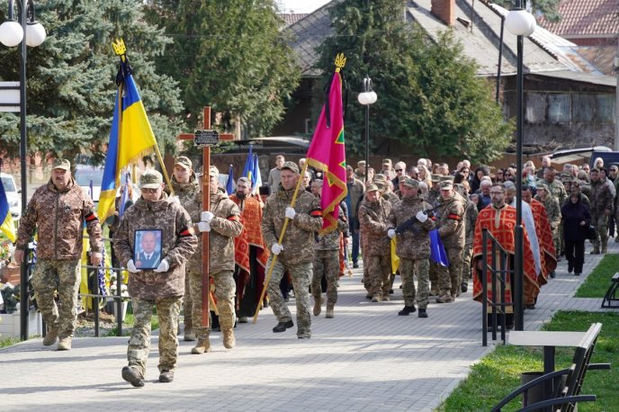 В обласному центрі провели в останню путь полеглого воїна – 04
