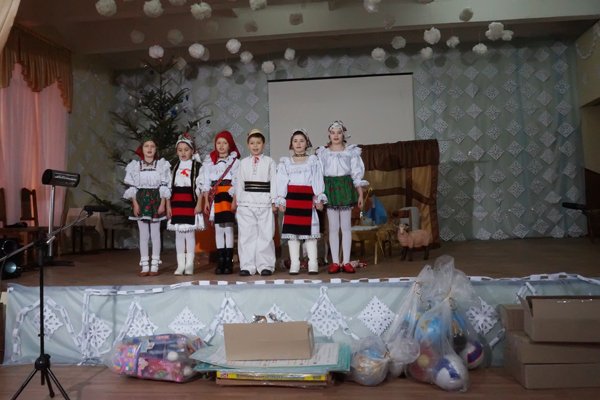 У Нижній Апші діти співали колядки румунською мовою – 08