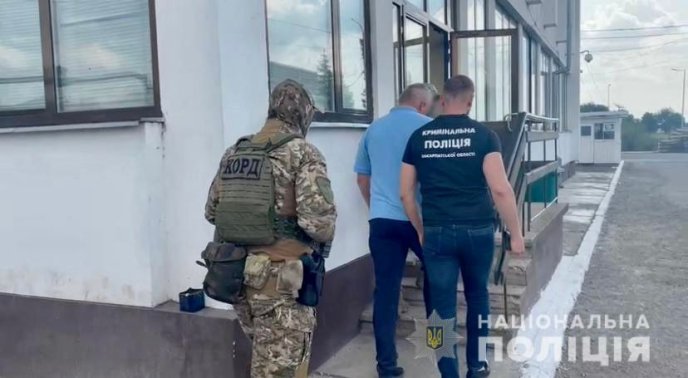 На Закарпатті судитимуть митників – 01