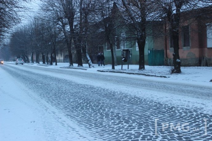 Вулиці Мукачева не очищають від снігу – 04