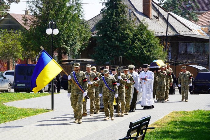 Отримав травми у боях на Торецькому напрямку: Закарпаття попрощалося з Героєм – 02 Отримав травми у боях на Торецькому напрямку: Закарпаття попрощалося з Героєм – 02