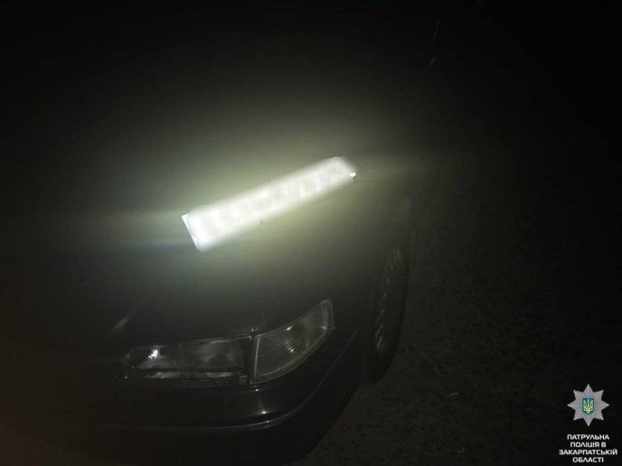 В Ужгороді вночі спіймали чоловіка, що намагався зняти номерний знак із автомобіля – 01 В Ужгороді вночі спіймали чоловіка, що намагався зняти номерний знак із автомобіля – 01