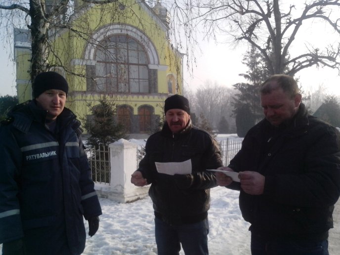 Виноградівські рятувальники та газовики попереджали пожежі в житловому секторі села Сасово – 03 Виноградівські рятувальники та газовики попереджали пожежі в житловому секторі села Сасово – 03