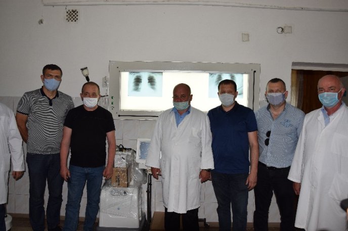 Команда “Слуги народу” передала апарат ШВЛ у Свалявську районну центральну лікарню – 07