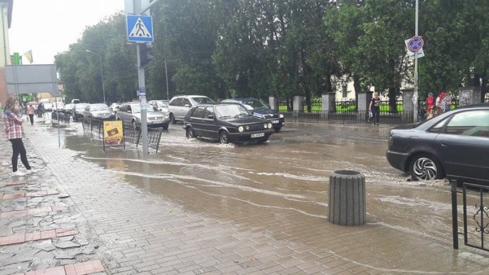 Закарпатське місто після дощу перетворилося на Венецію – 07