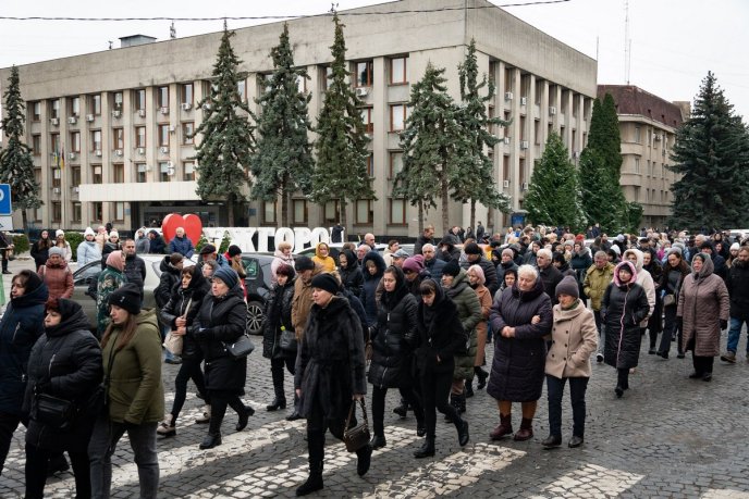 Залишилися батьки, дружина та донька: в Ужгороді поховали військового – 06 Залишилися батьки, дружина та донька: в Ужгороді поховали військового – 06