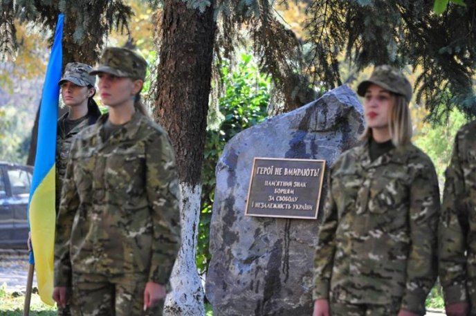 В Ужгороді відкрили пам’ятний знак борцям за свободу і незалежність України – 07