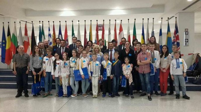 У Брюсселі голова облради Михайло Рівіс приєднався до міжнародного проекту «Діти за мир у всьому світі» – 03