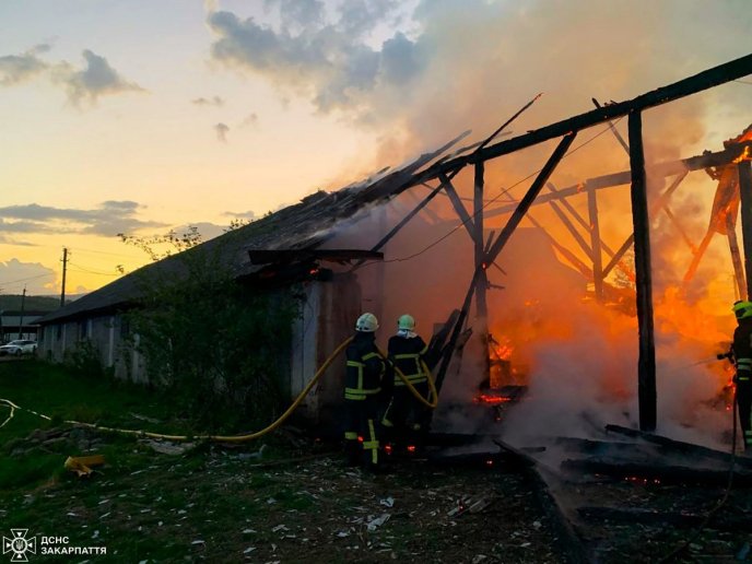 Рано-вранці в одному з сіл Хустського району гасили пожежу – 01 Пожежа у селі Горінчово