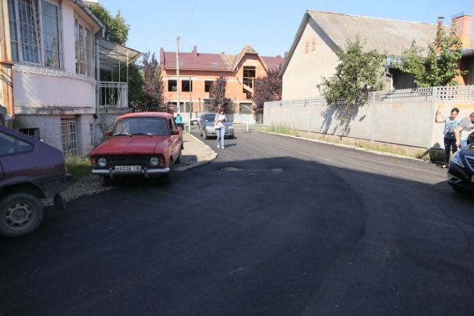 У Мукачеві заасфальтували проїзд до обласної дитячої лікарні – 02